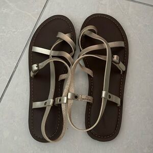 Universal Thread 7.5 silver sandals